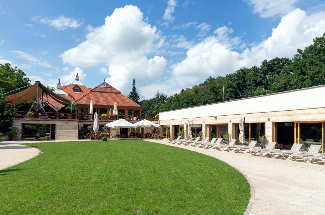 Hotel Gottwald Tata Exterior photo